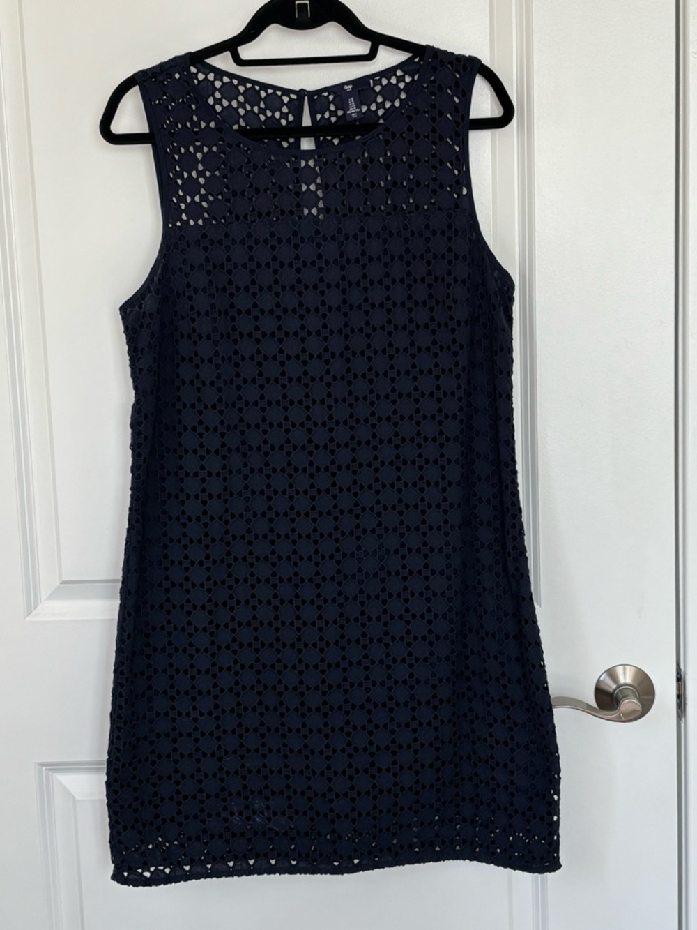 GAP Navy Eyelet Sleeveless Shift Dress in size 12.